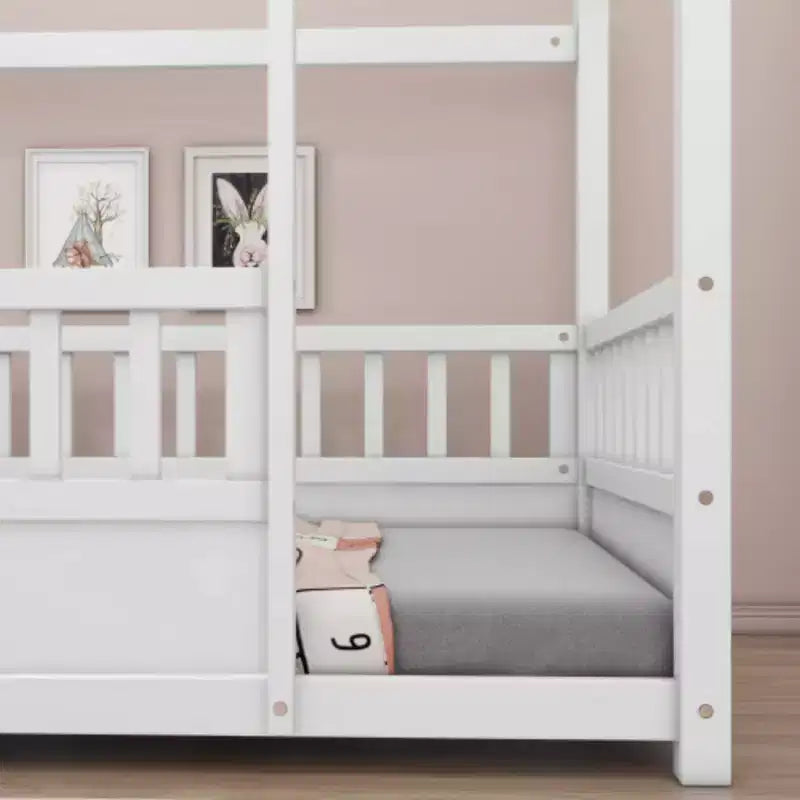 Cama de piso con techo de casa gris/blanca y barandales de seguridad – Individual
