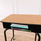 Escritorio de estudiante de roble ajustable en altura con caja de libros de metal, individual
